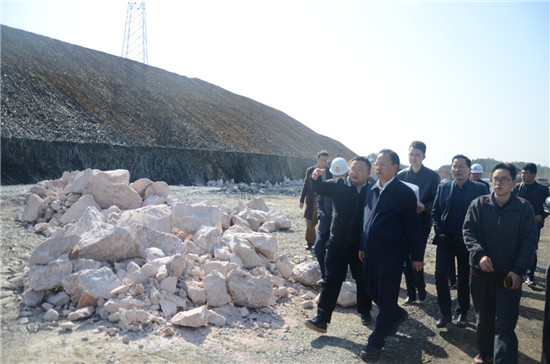 关注路网建设 推进项目进度——常务副市长黄金龙施工现场调研