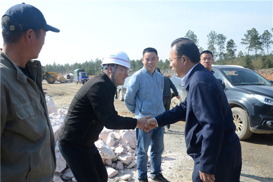 关注路网建设 推进项目进度——常务副市长黄金龙施工现场调研