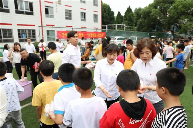 情系端午关爱特殊儿童——城投集团慰问市特殊教育学校