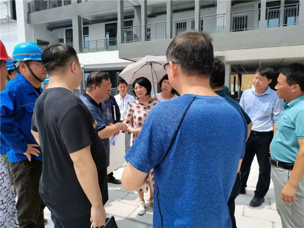 陈鸿云召开昌南学校项目现场办公会