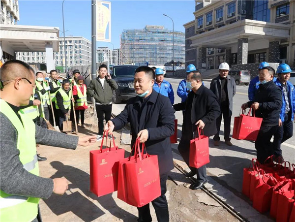 高晓云一行走访慰问重点项目施工人员