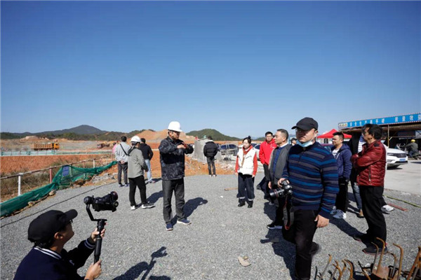 记者节：媒体聚焦昌南新区、城投集团重点项目建设工地